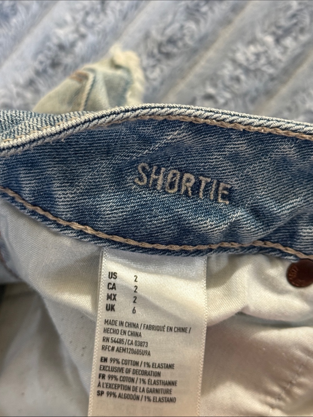 Y2K American Eagle Low-Rise Distressed Denim Mini Shorts w Lace Pockets - Picture 3 of 7